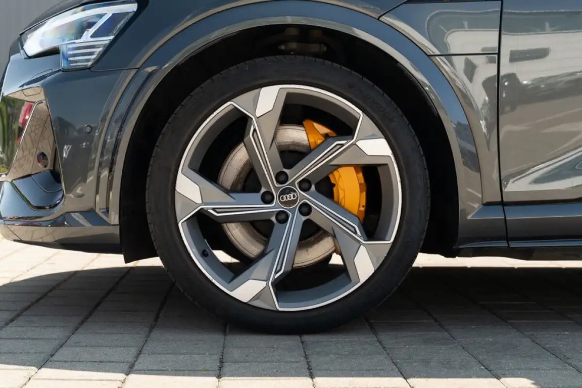 AUDI E-TRON S