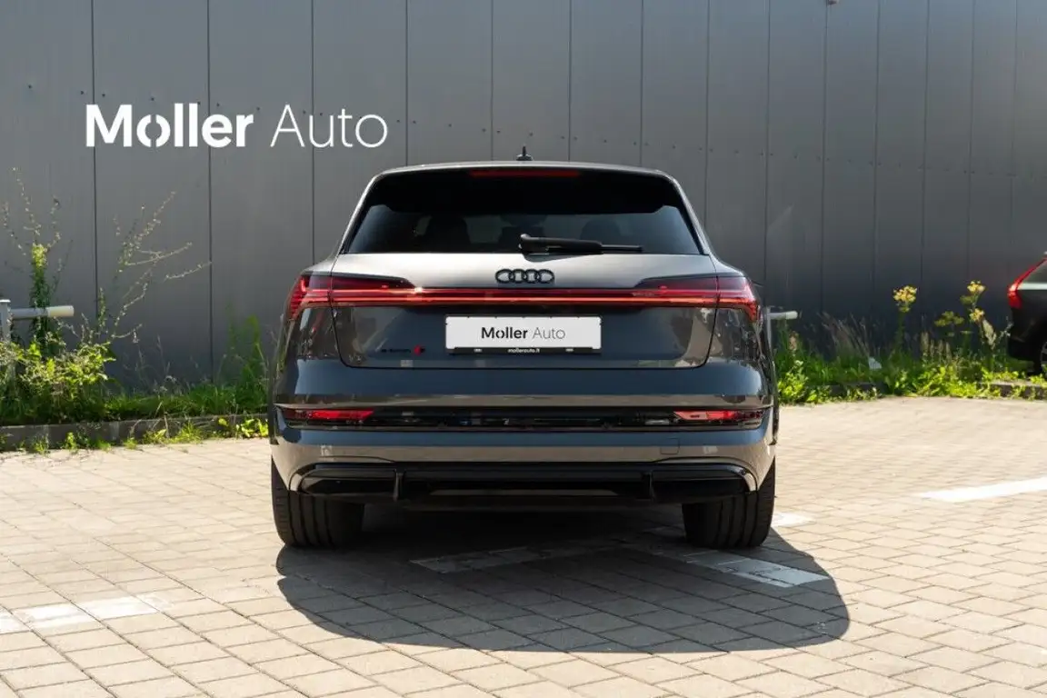 AUDI E-TRON S