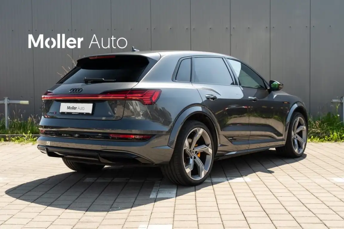 AUDI E-TRON S