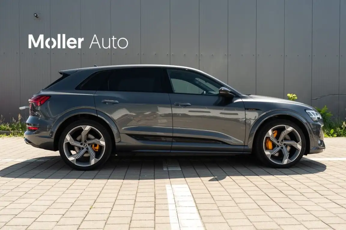 AUDI E-TRON S