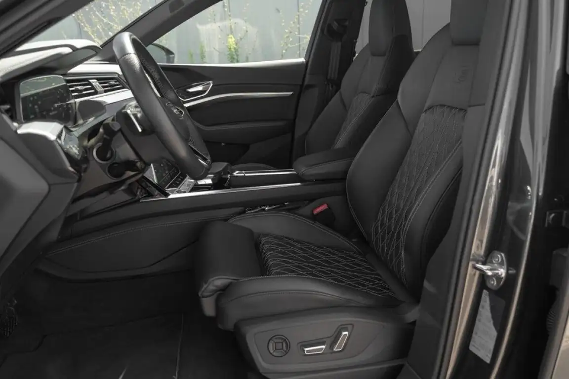 AUDI E-TRON S