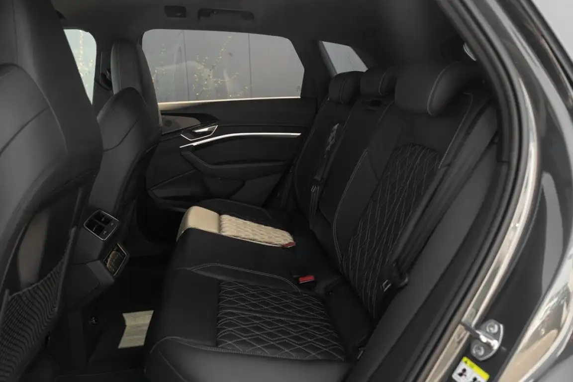 AUDI E-TRON S