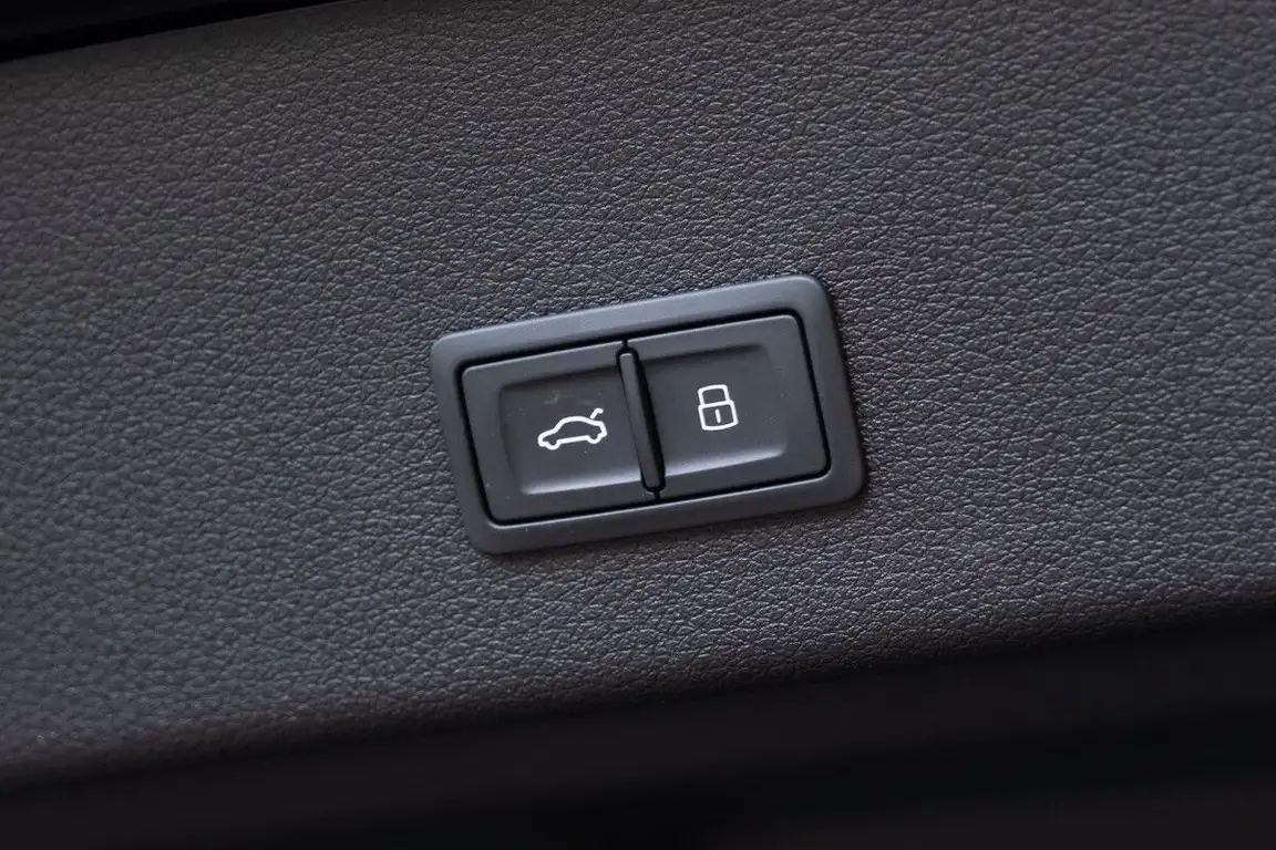 AUDI E-TRON S