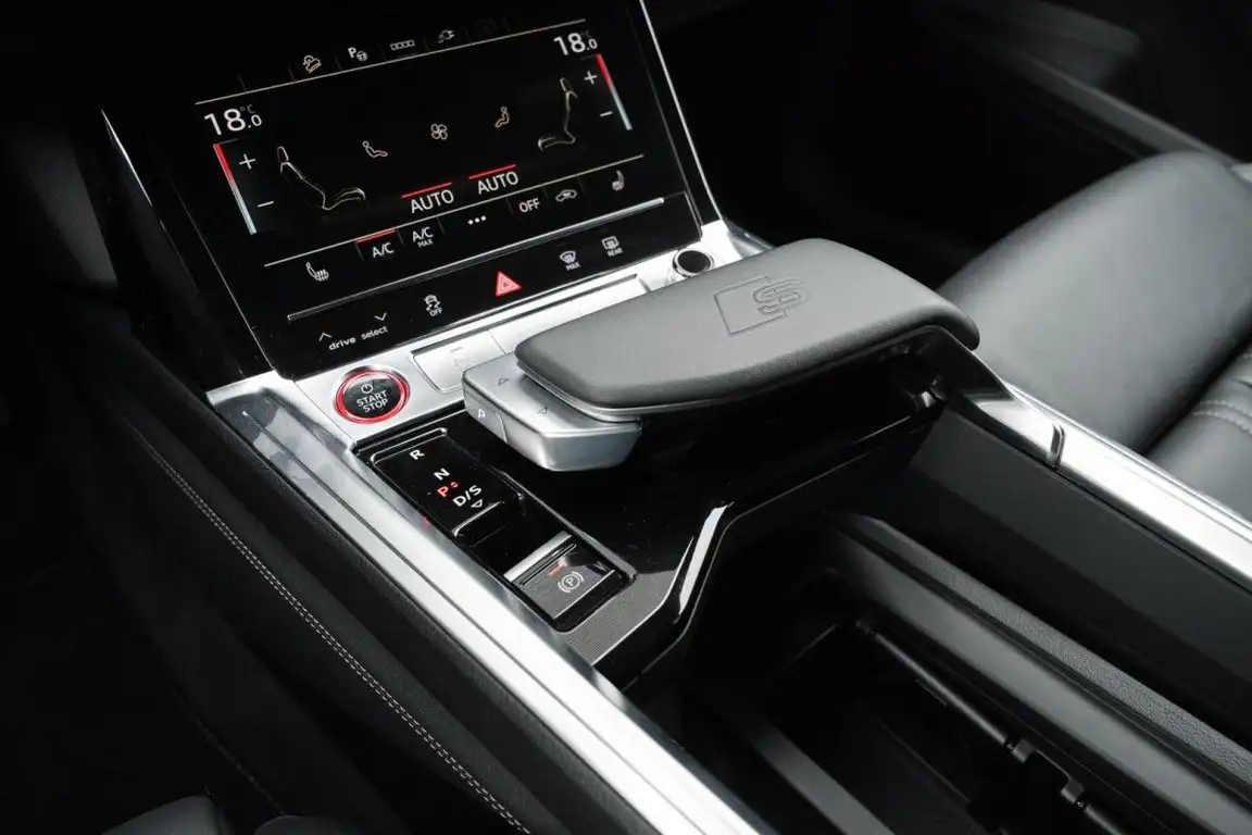 AUDI E-TRON S