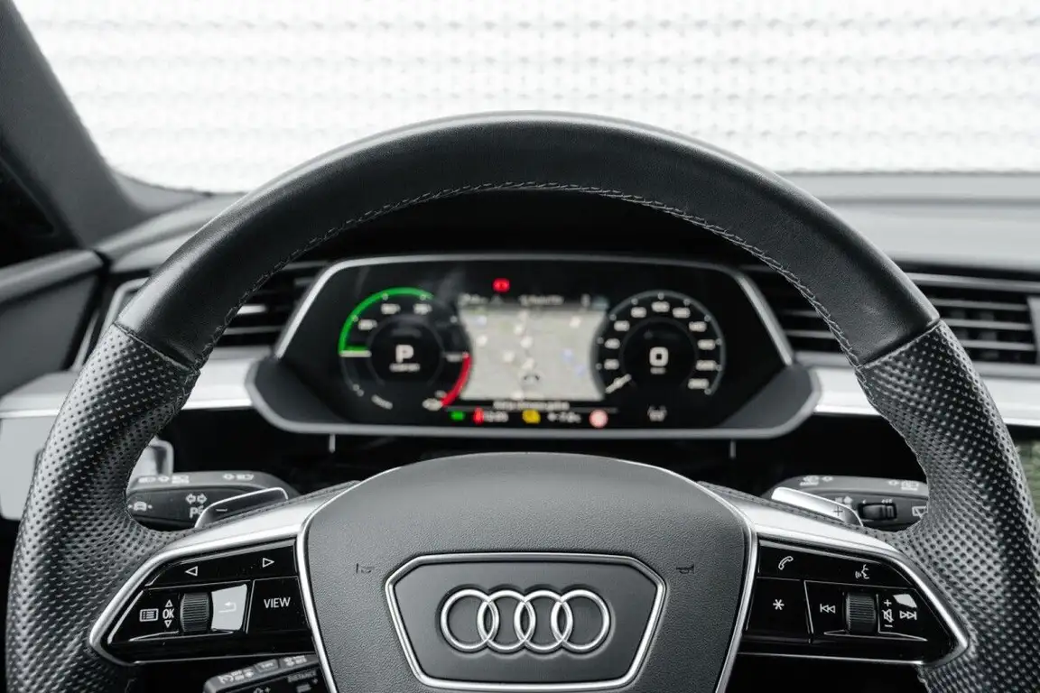 AUDI E-TRON S
