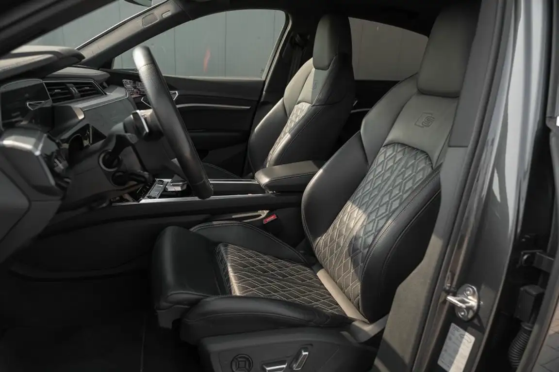 AUDI E-TRON