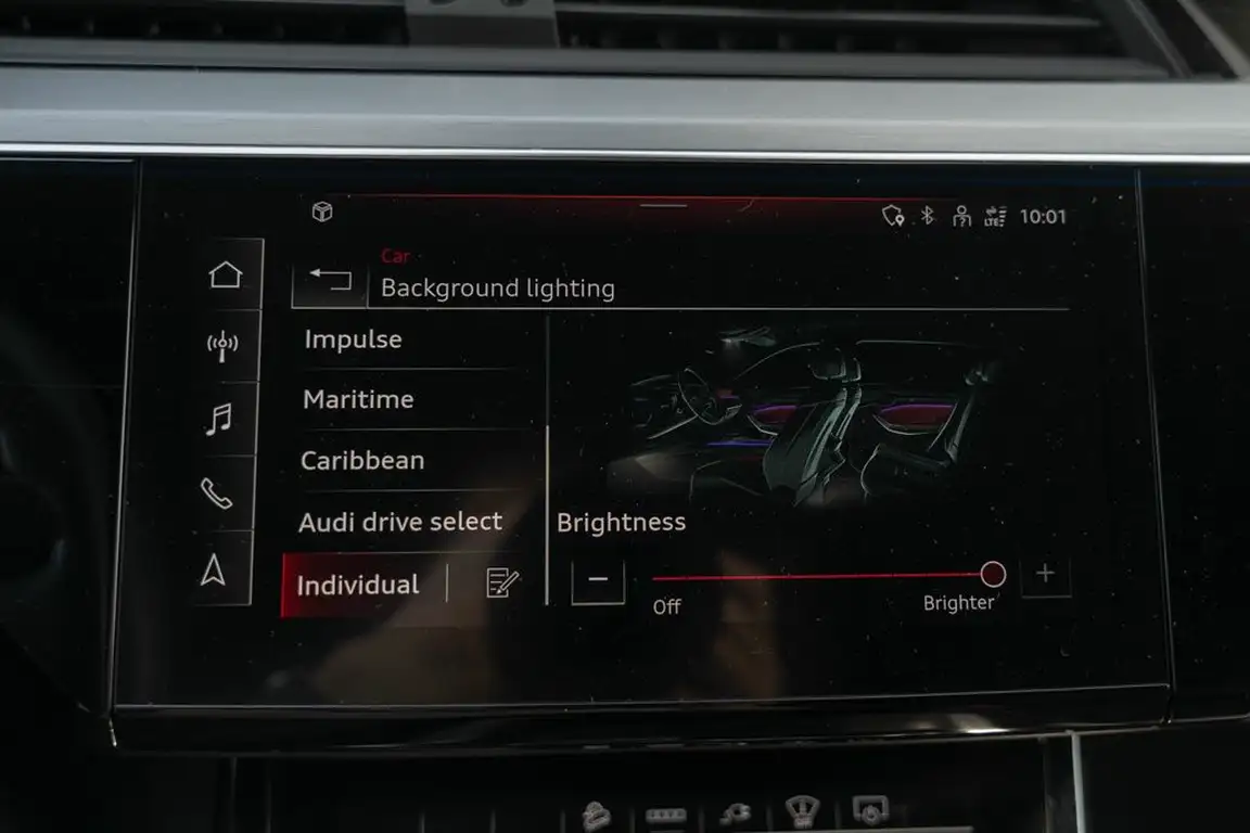 AUDI E-TRON