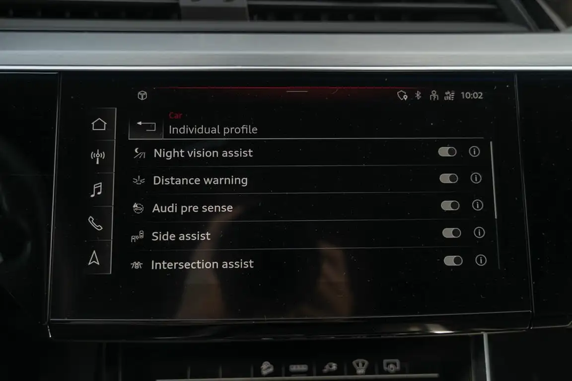 AUDI E-TRON