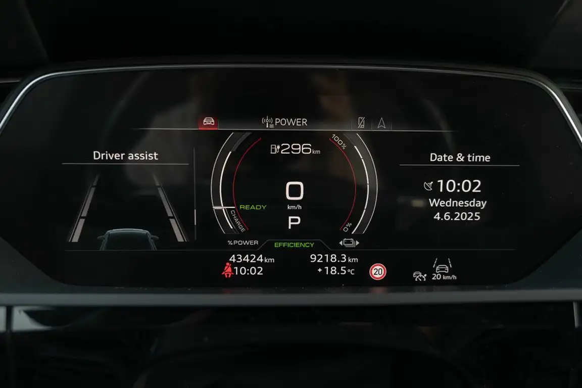 AUDI E-TRON