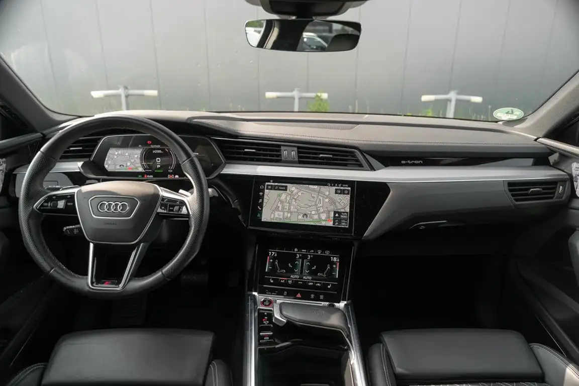 AUDI E-TRON