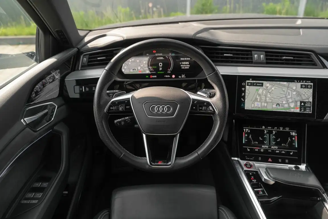 AUDI E-TRON