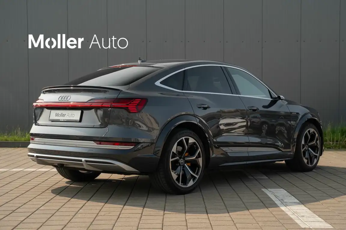 AUDI E-TRON