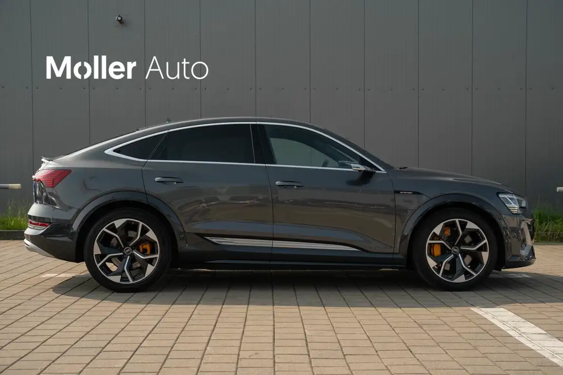 AUDI E-TRON