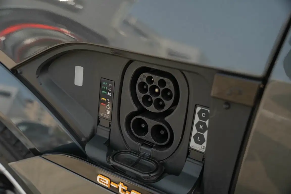 AUDI E-TRON