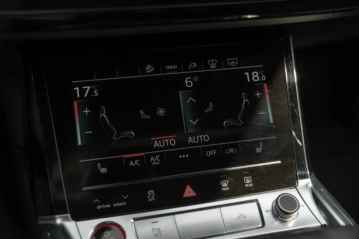 AUDI E-TRON
