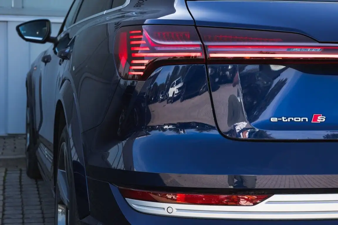AUDI E-TRON S