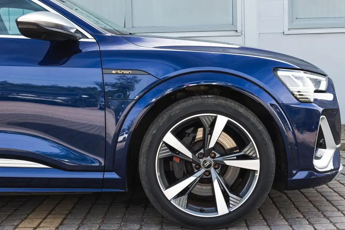 AUDI E-TRON S