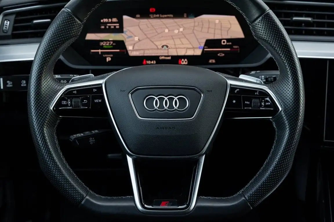 AUDI E-TRON S