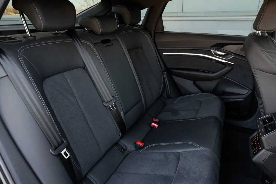 AUDI E-TRON S