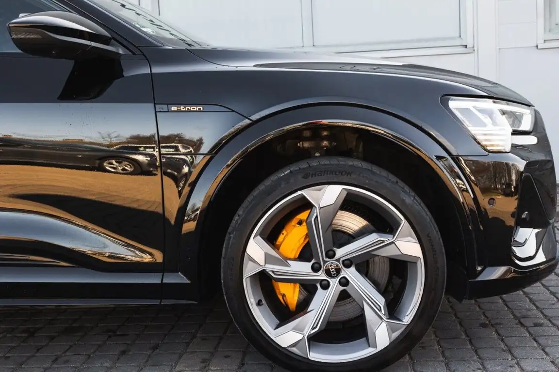 AUDI E-TRON S