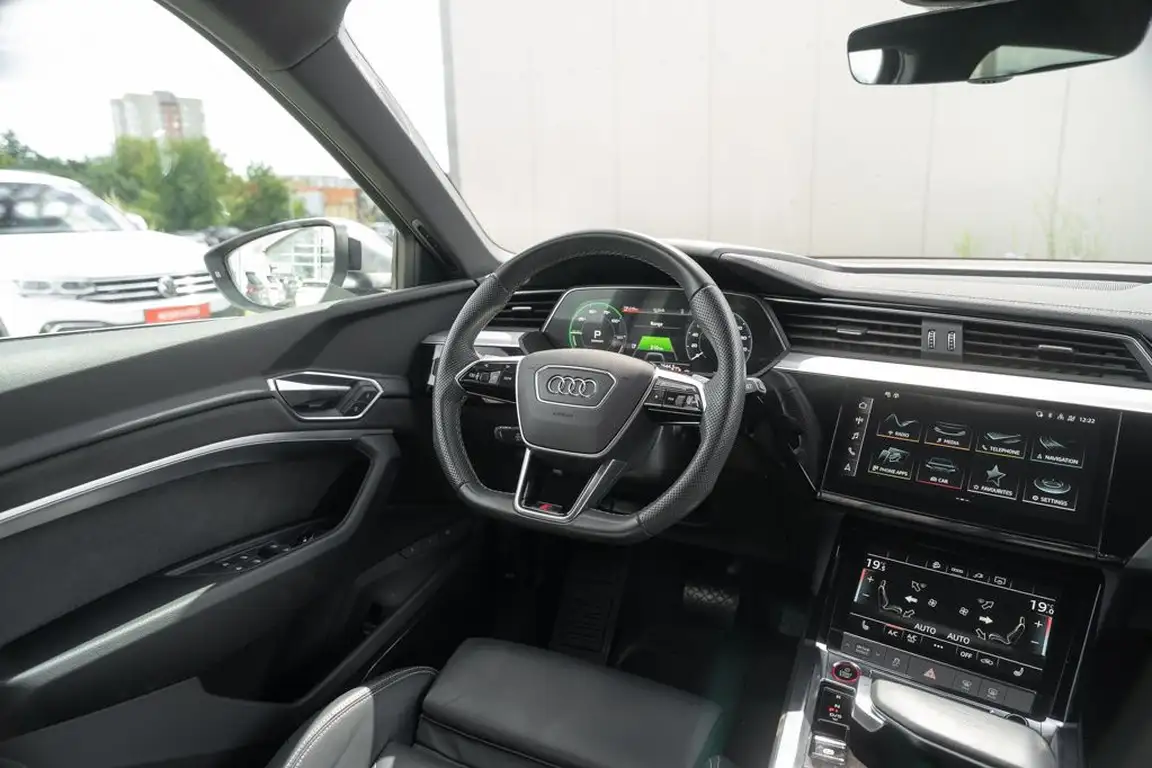 AUDI E-TRON S