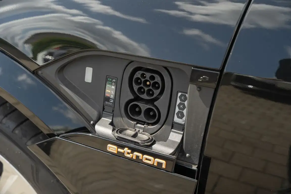 AUDI E-TRON S