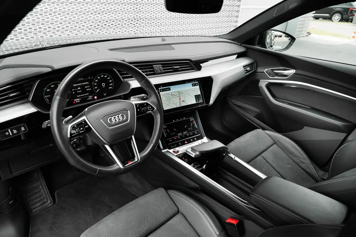AUDI E-TRON