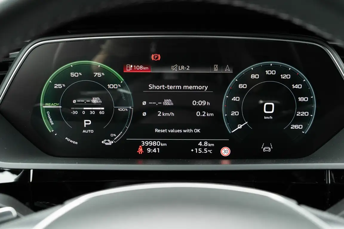 AUDI E-TRON