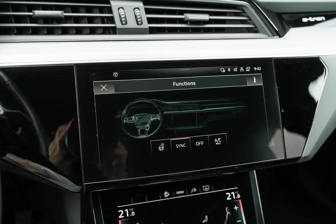 AUDI E-TRON