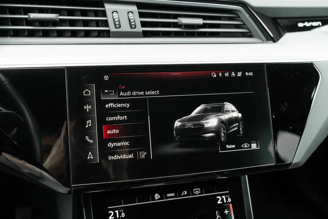 AUDI E-TRON