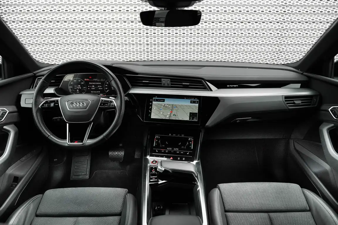 AUDI E-TRON