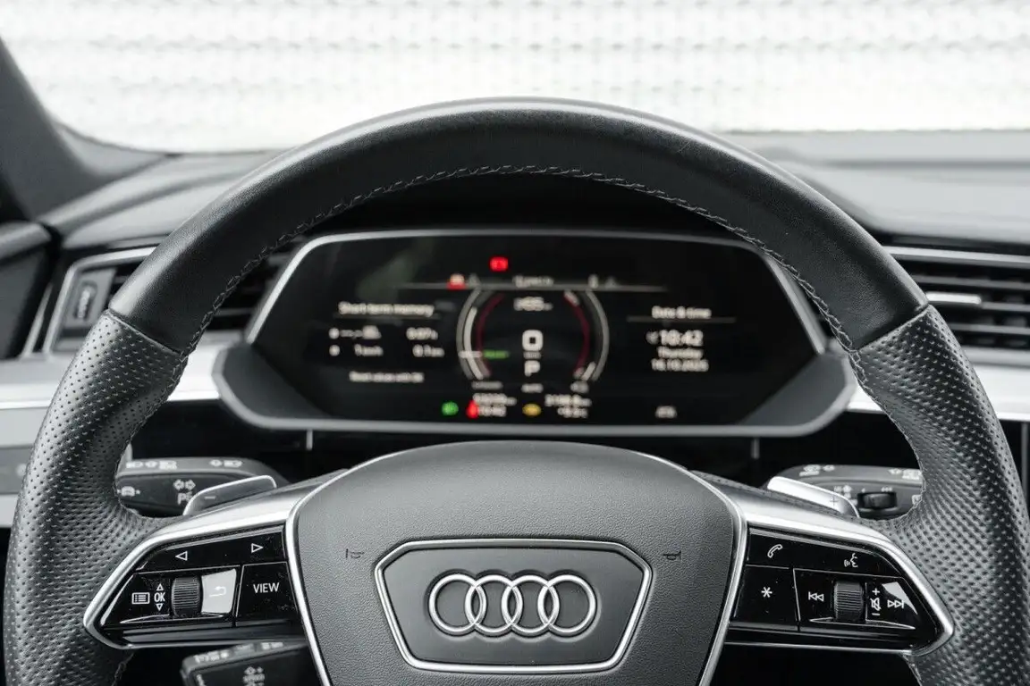 AUDI E-TRON S