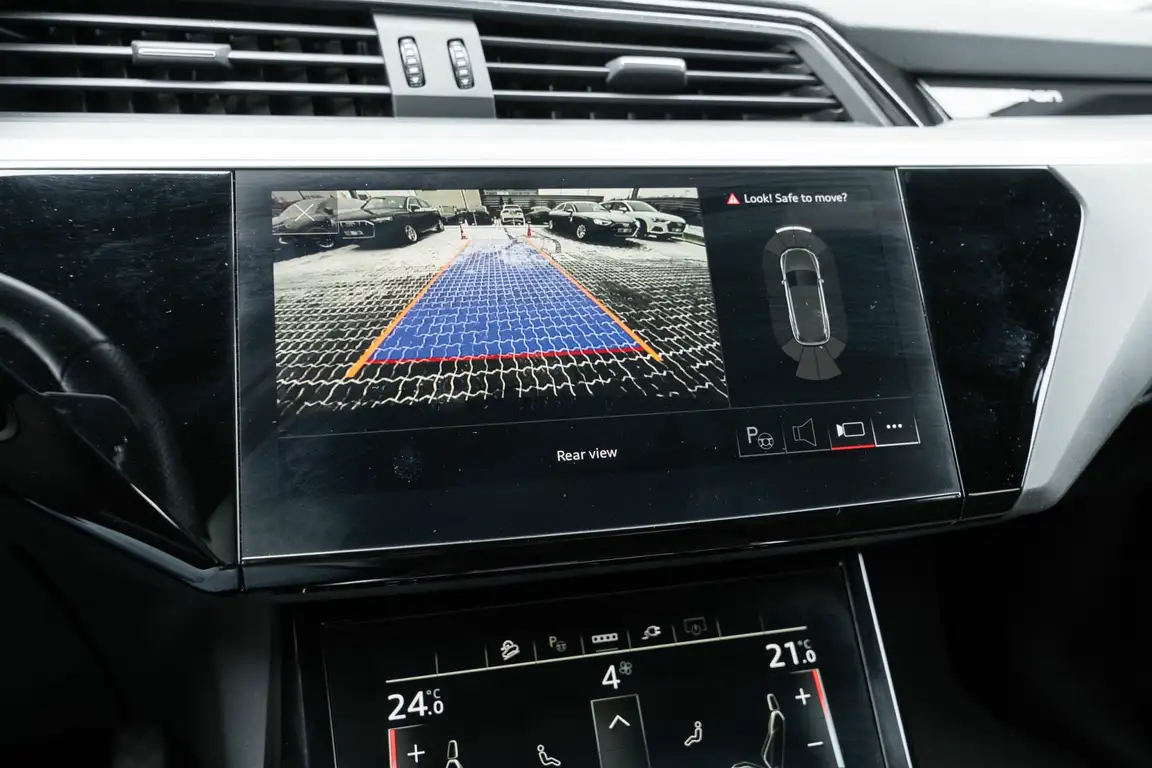 AUDI E-TRON