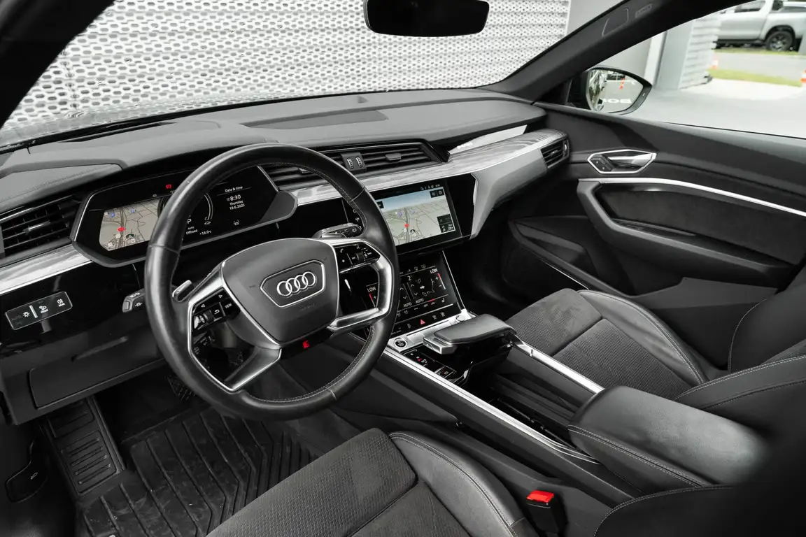 AUDI E-TRON