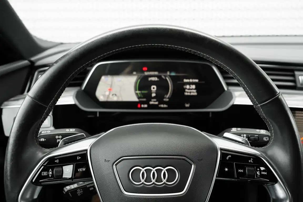 AUDI E-TRON