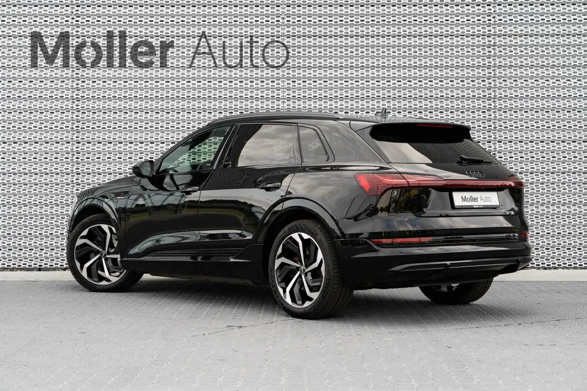 AUDI E-TRON