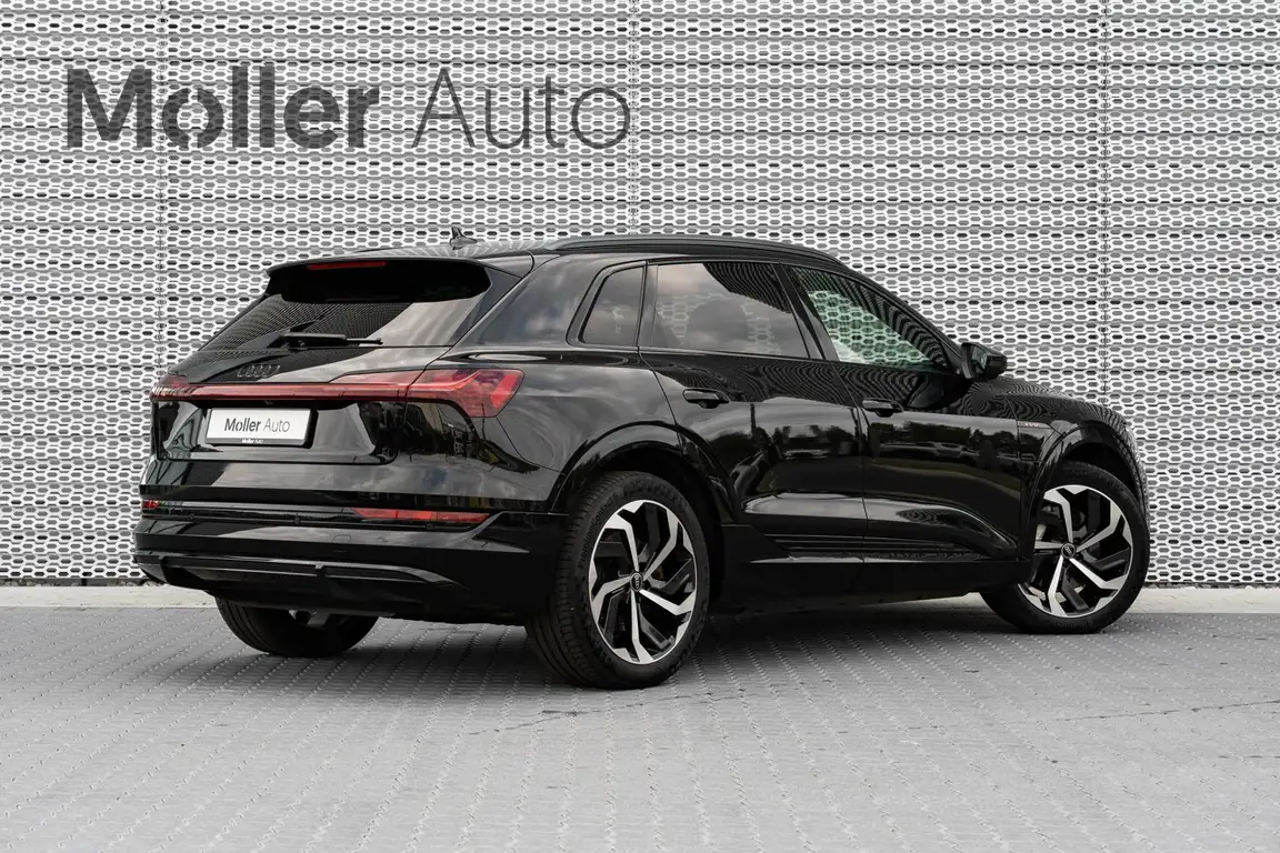 AUDI E-TRON