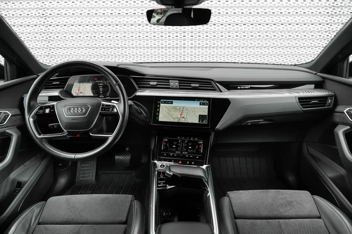 AUDI E-TRON