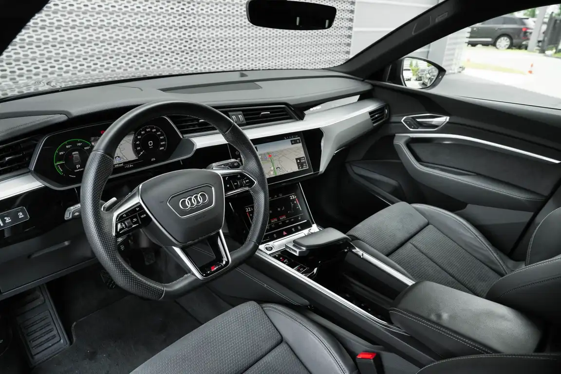 AUDI E-TRON