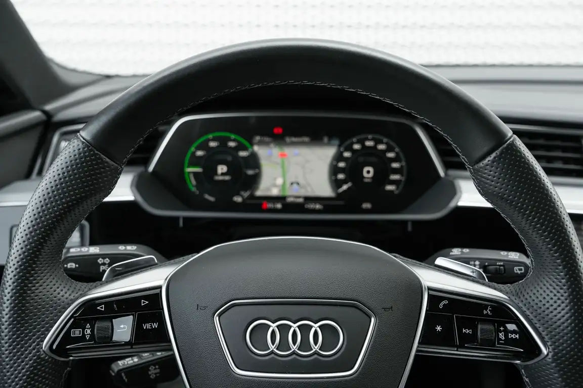 AUDI E-TRON