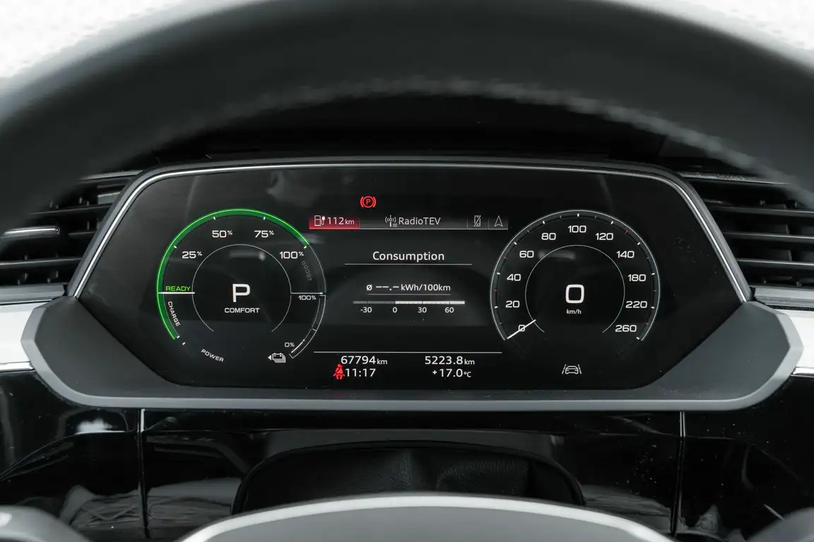 AUDI E-TRON