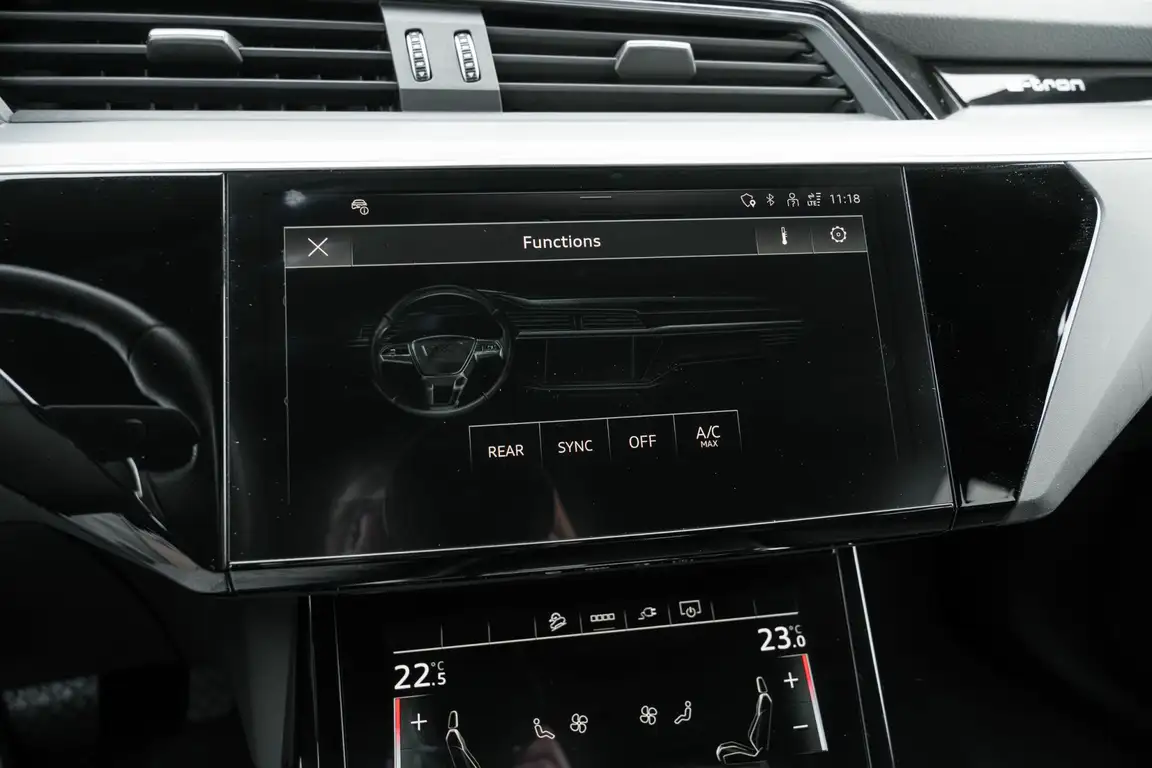 AUDI E-TRON