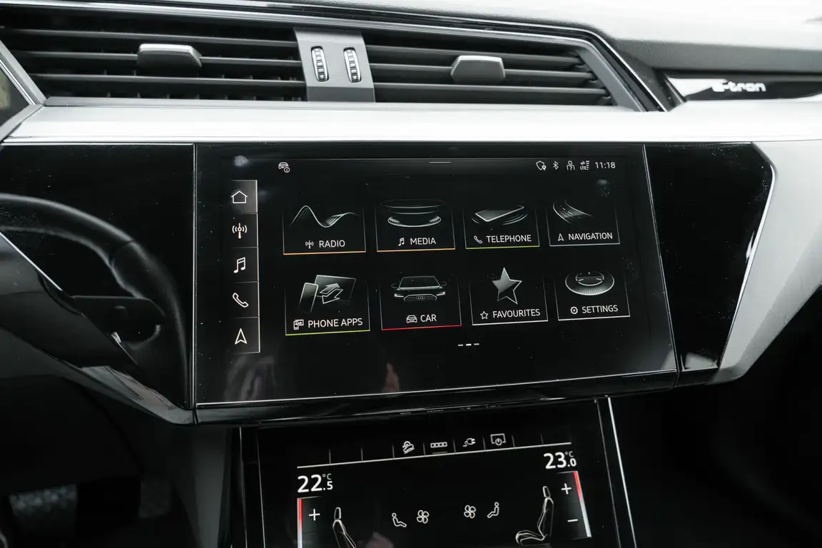 AUDI E-TRON