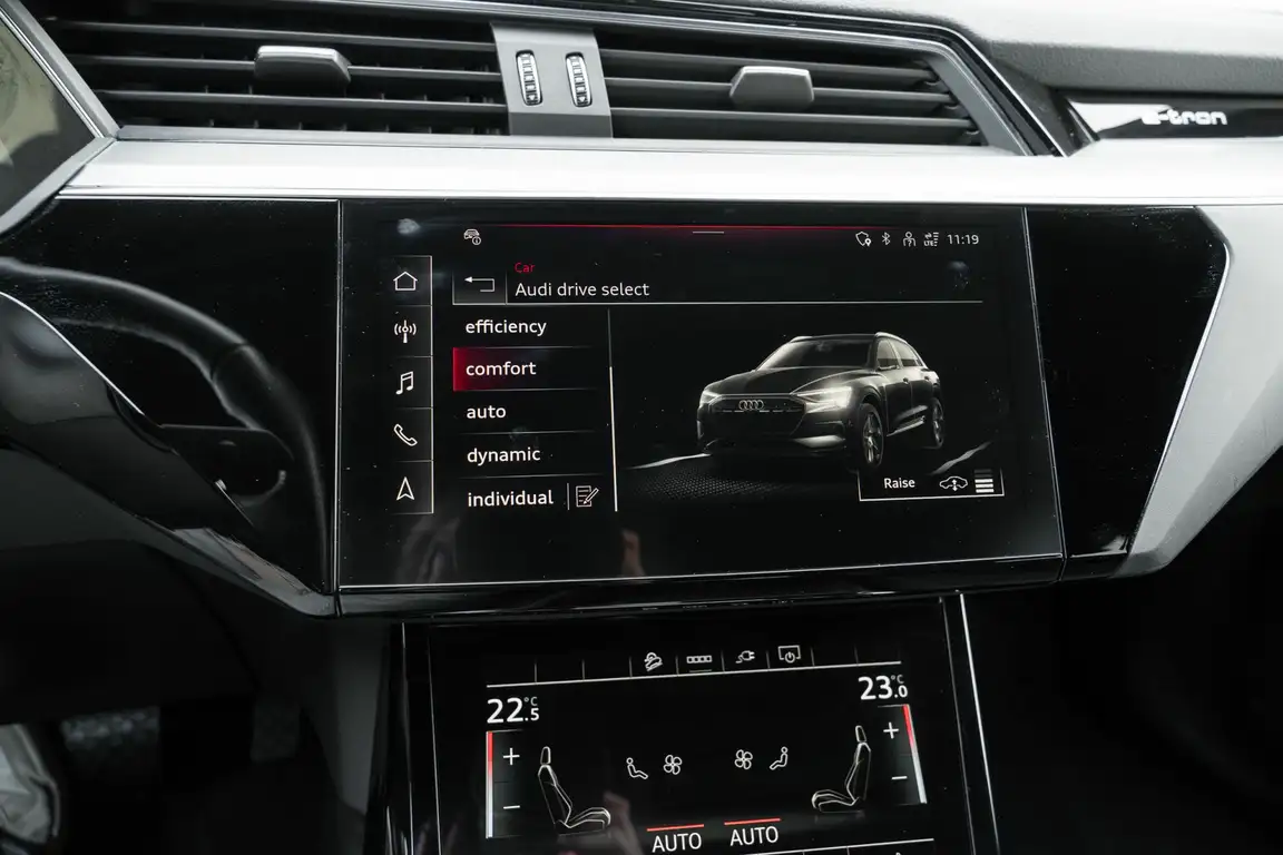 AUDI E-TRON