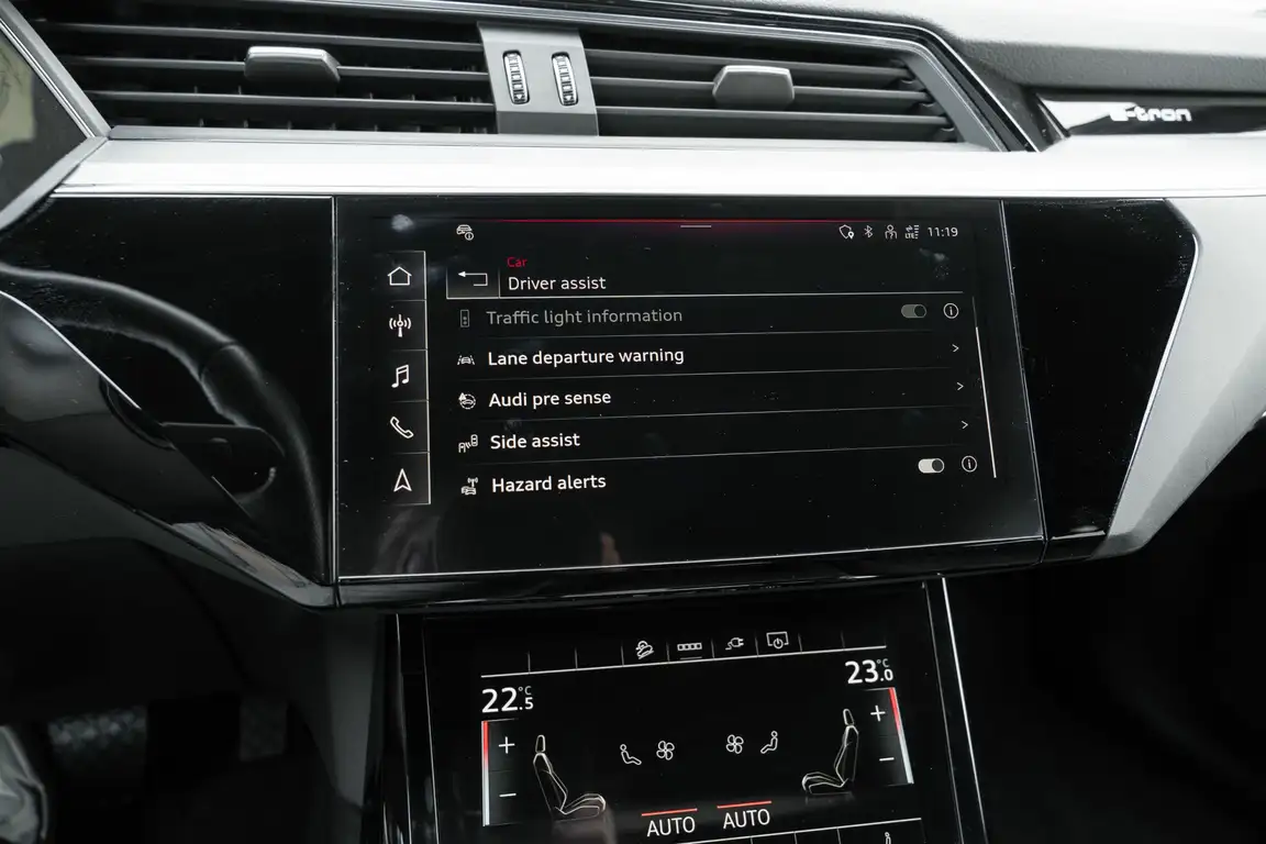 AUDI E-TRON