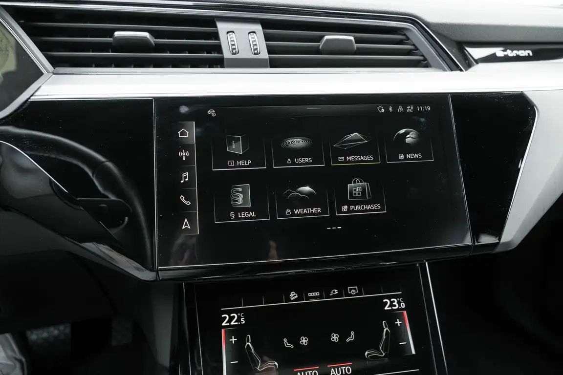 AUDI E-TRON