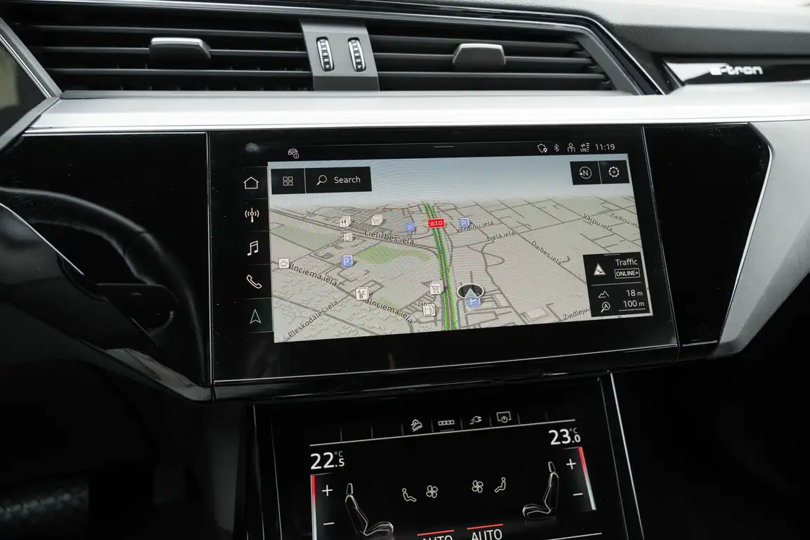 AUDI E-TRON