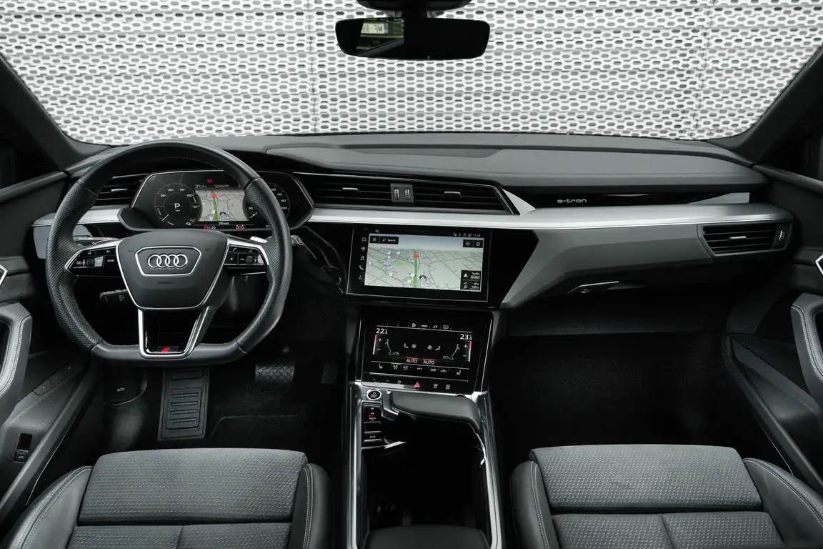 AUDI E-TRON