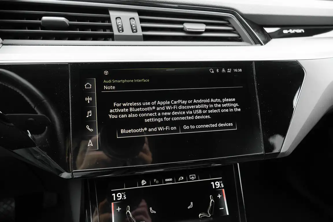 AUDI E-TRON