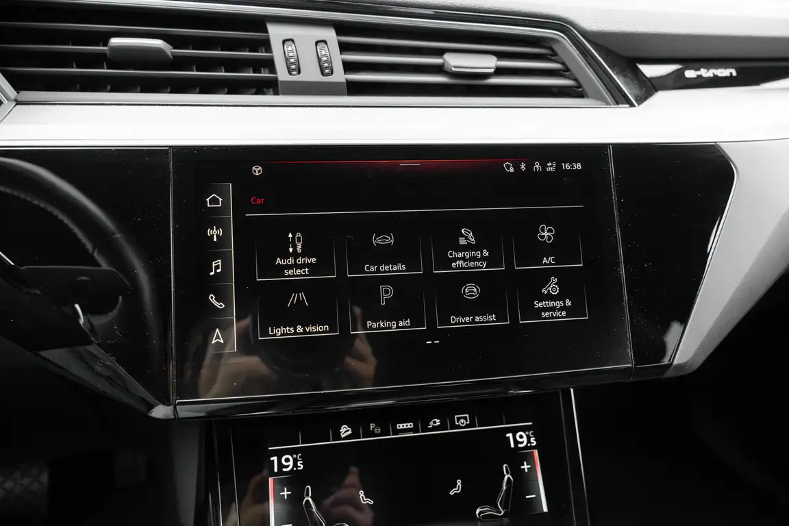 AUDI E-TRON